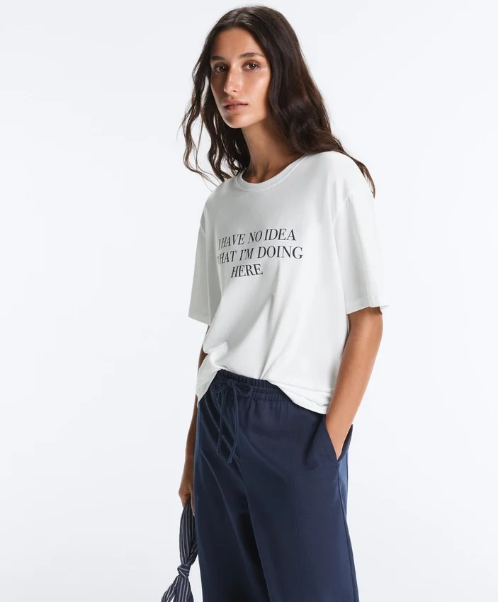 T-shirt larga de manga curta em mistura de algodão com slogan T-shirt larga de manga curta em mistura de algodão com slogan