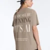 T-shirt larga de manga curta em mistura de algodão com slogan T-shirt larga de manga curta em mistura de algodão com slogan