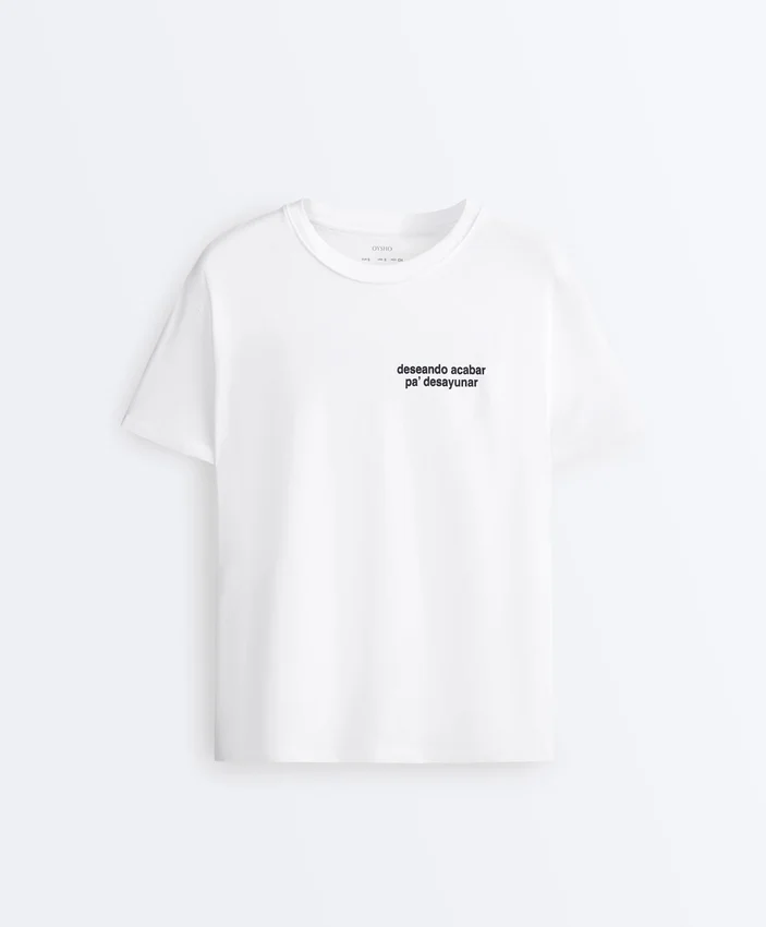 T-shirt larga em mistura de algodão com slogan T-shirt larga em mistura de algodão com slogan