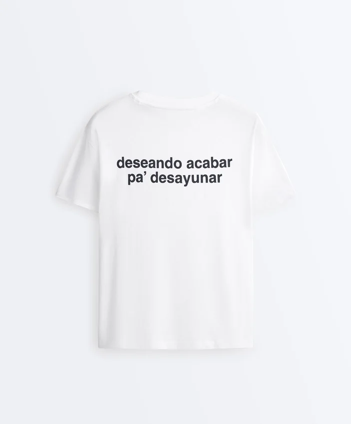 T-shirt larga em mistura de algodão com slogan T-shirt larga em mistura de algodão com slogan