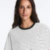T-shirt oversize de manga curta em mistura de algodão com riscas contrastantes T-shirt oversize de manga curta em mistura de algodão com riscas contrastantes