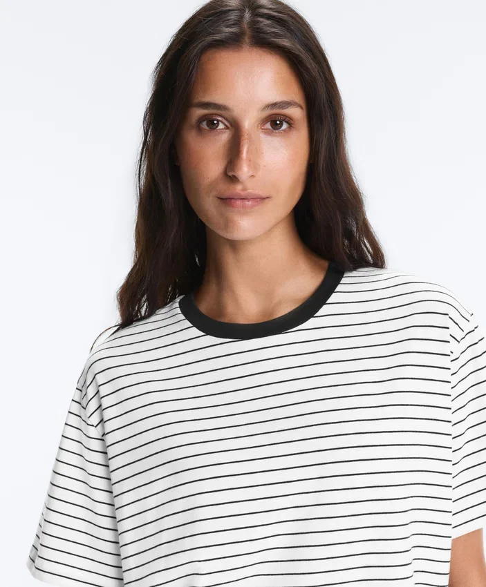 T-shirt oversize de manga curta em mistura de algodão com riscas contrastantes T-shirt oversize de manga curta em mistura de algodão com riscas contrastantes