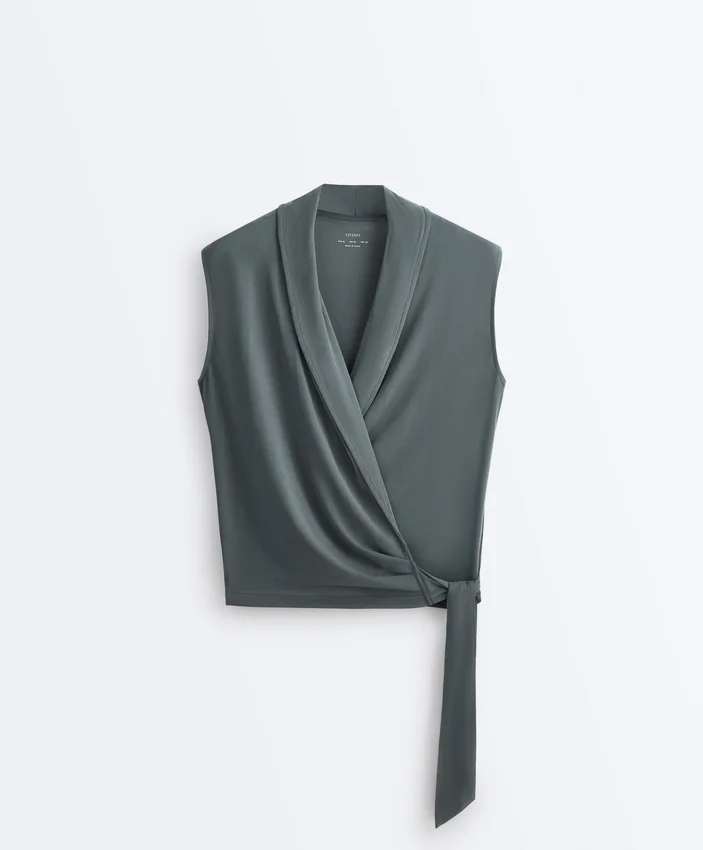 T-shirt sem mangas com decote cruzado em mistura de modal T-shirt sem mangas com decote cruzado em mistura de modal