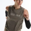 T-shirts sem mangas técnicas com texto