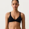 Top de biquíni com laço nas costas e decote halter em piqué Top de biquíni com laço nas costas e decote halter em piqué
