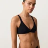 Top de biquíni com laço nas costas e decote halter em piqué Top de biquíni com laço nas costas e decote halter em piqué