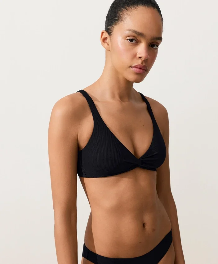 Top de biquíni com laço nas costas e decote halter em piqué Top de biquíni com laço nas costas e decote halter em piqué