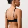 Top de biquíni com laço nas costas e decote halter em piqué Top de biquíni com laço nas costas e decote halter em piqué