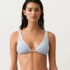 Top de biquíni triangular com alças halter e textura às riscas Top de biquíni triangular com alças halter e textura às riscas