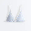 Top de biquíni triangular com alças halter e textura às riscas Top de biquíni triangular com alças halter e textura às riscas
