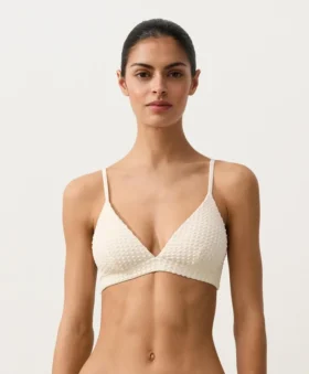 Top de biquíni triangular em croché com textura bolha