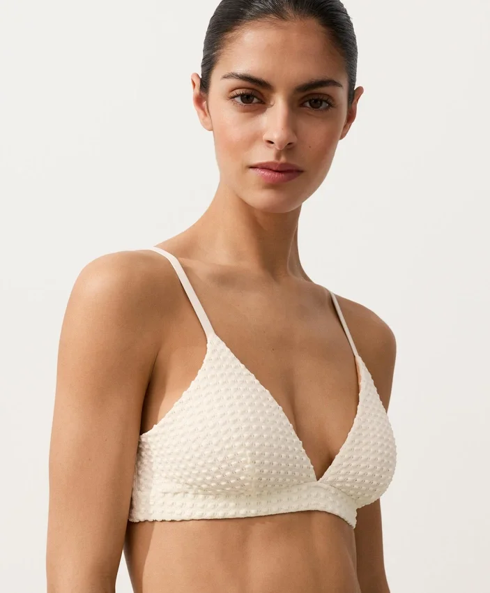 Top de biquíni triangular em croché com textura bolha Top de biquíni triangular em croché com textura bolha