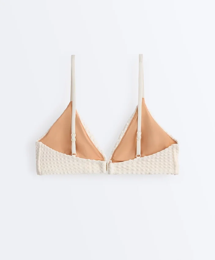 Top de biquíni triangular em croché com textura bolha Top de biquíni triangular em croché com textura bolha
