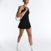 Tops de manga curta Comfortlux com decote halter e bainha com bordado Tops de manga curta Comfortlux com decote halter e bainha com bordado