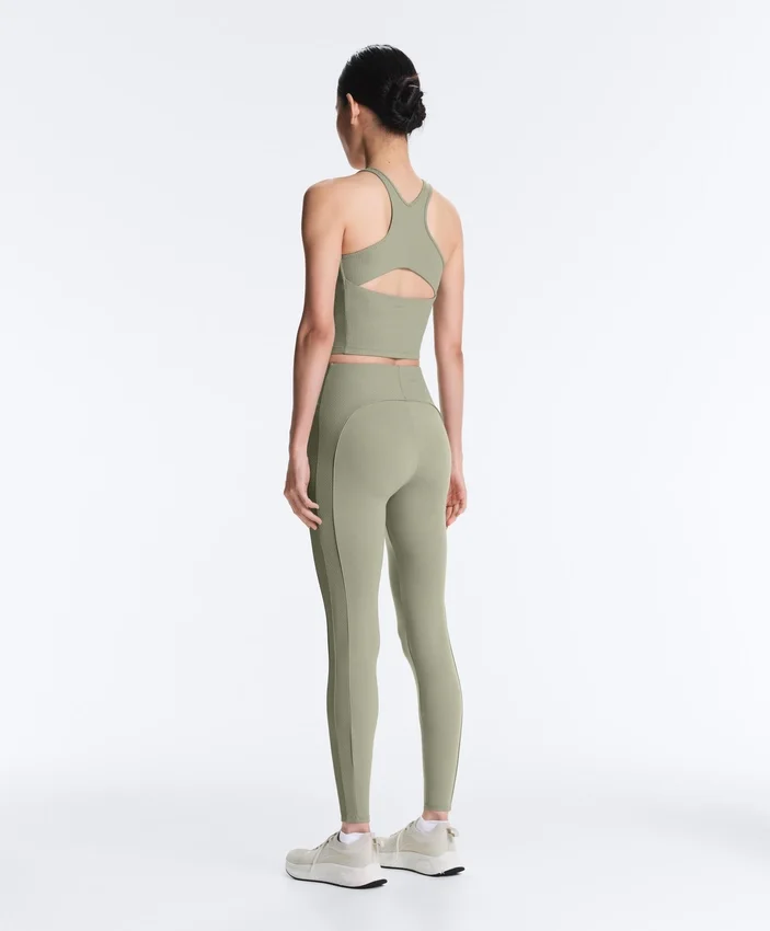 Tops sem mangas Comfortlux com decote halter Tops sem mangas Comfortlux com decote halter