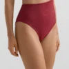 Triquínis assimétricos em jacquard com mini xadrez Triquínis assimétricos em jacquard com mini xadrez